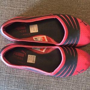 Barely worn super cute puma shoes!!!